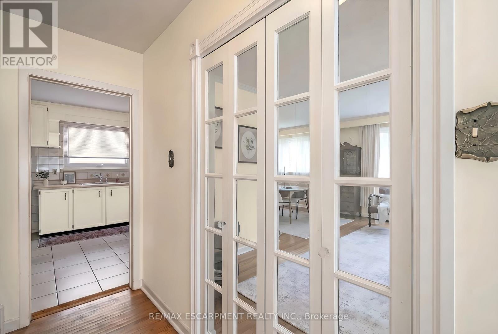 652 Ardleigh Crescent, Burlington, Ontario  L7L 4K8 - Photo 7 - W13126196
