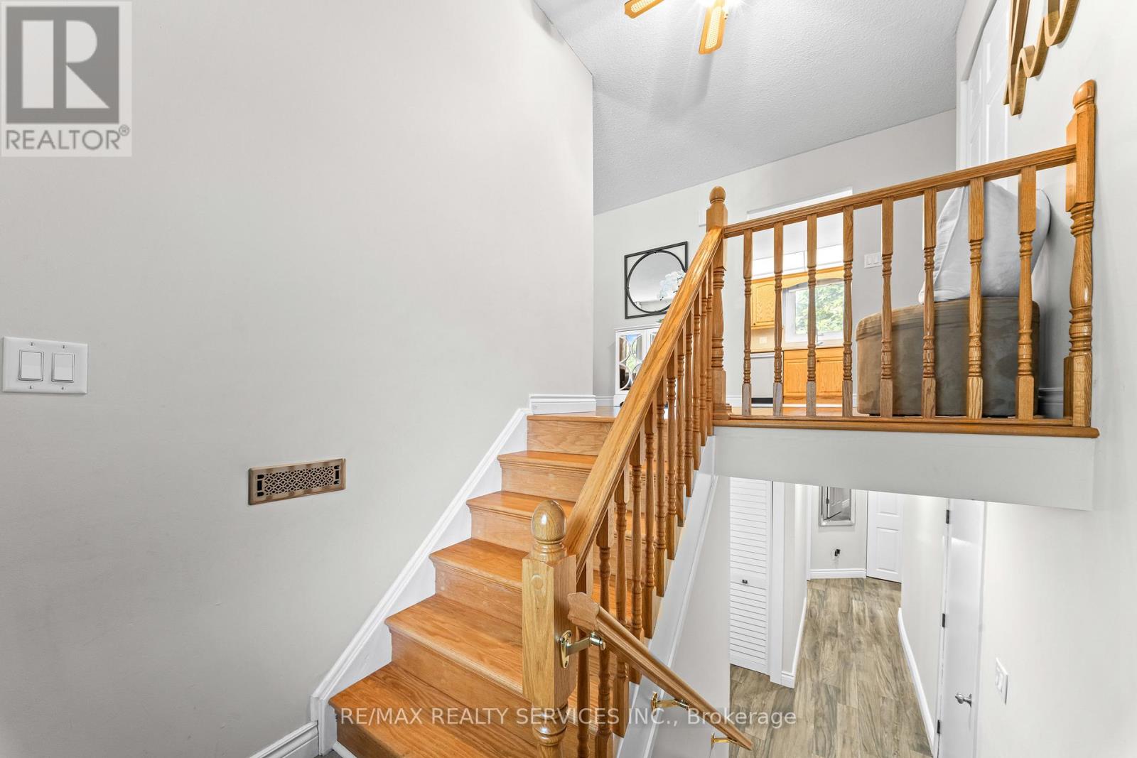 20 Linkdale Road, Brampton, Ontario  L6V 2Y4 - Photo 6 - W13452598
