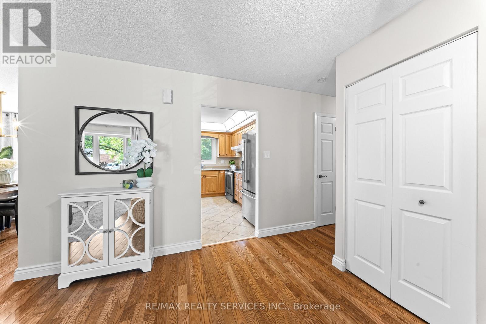 20 Linkdale Road, Brampton, Ontario  L6V 2Y4 - Photo 8 - W13452598
