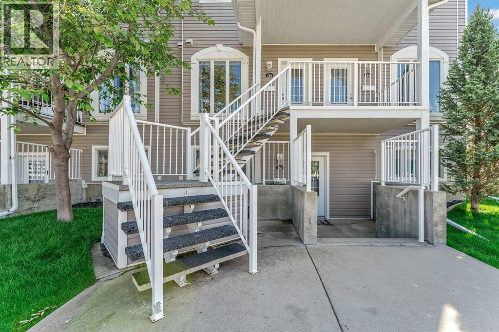 156 Somerset Lane Se, Medicine Hat, Alberta T1B 0E6 - Photo 1 - A2307842