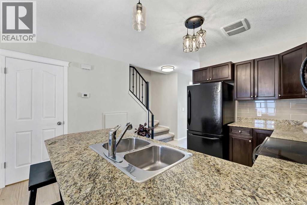 156 Somerset Lane Se, Medicine Hat, Alberta T1B 0E6 - Photo 12 - A2307842