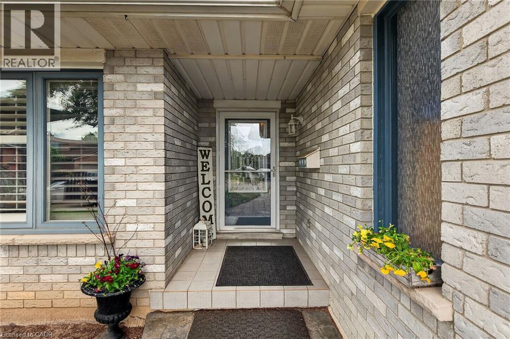 7 Corsica Court, Hamilton, Ontario  L9B 2E2 - Photo 4 - 40840467