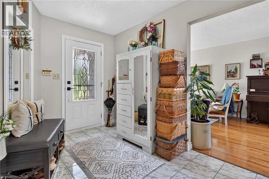 7 Corsica Court, Hamilton, Ontario  L9B 2E2 - Photo 6 - 40840467