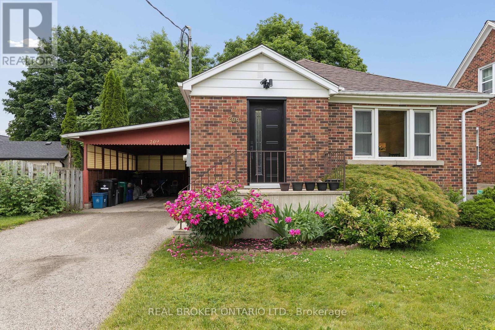 209 Bedford Road, Kitchener, Ontario  N2G 3A5 - Photo 2 - X13456638