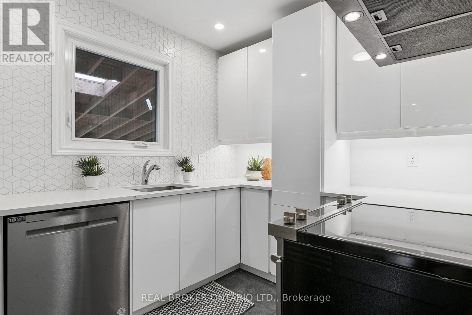 209 Bedford Road, Kitchener, Ontario  N2G 3A5 - Photo 9 - X13456638