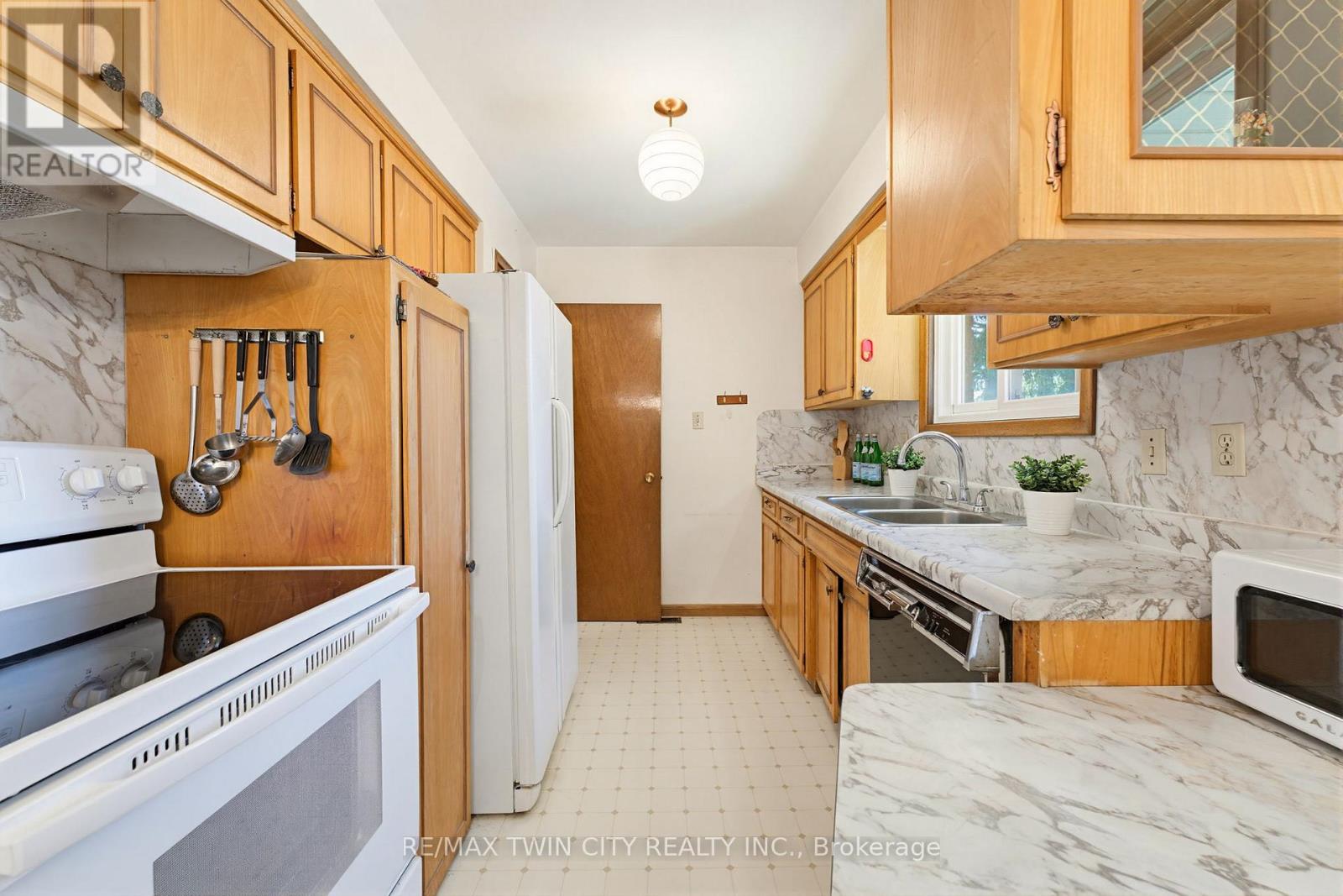 34 Volta Avenue, Kitchener, Ontario  N2A 2P8 - Photo 9 - X13456672