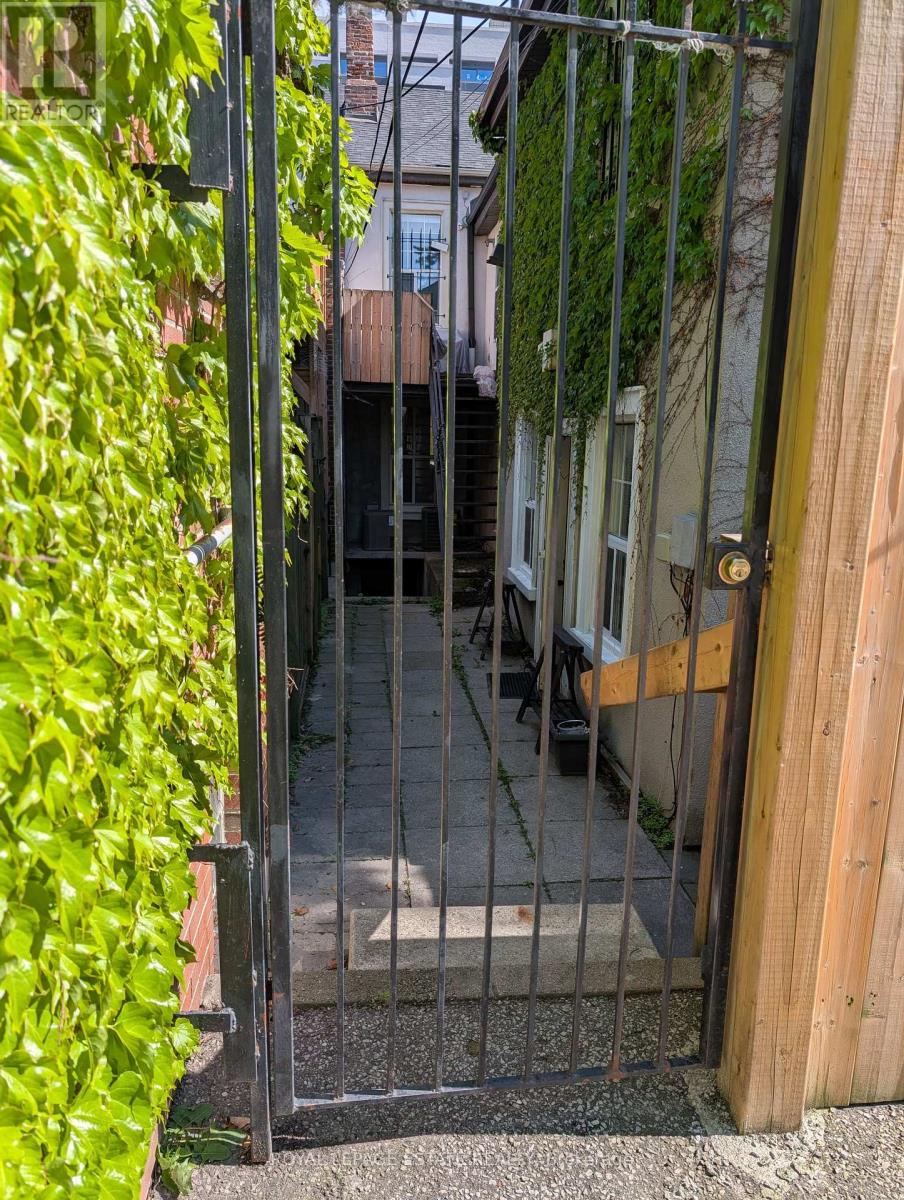 Lower Level - 238 Gerrard Street E, Toronto, Ontario  M5A 2E8 - Photo 10 - C13151866