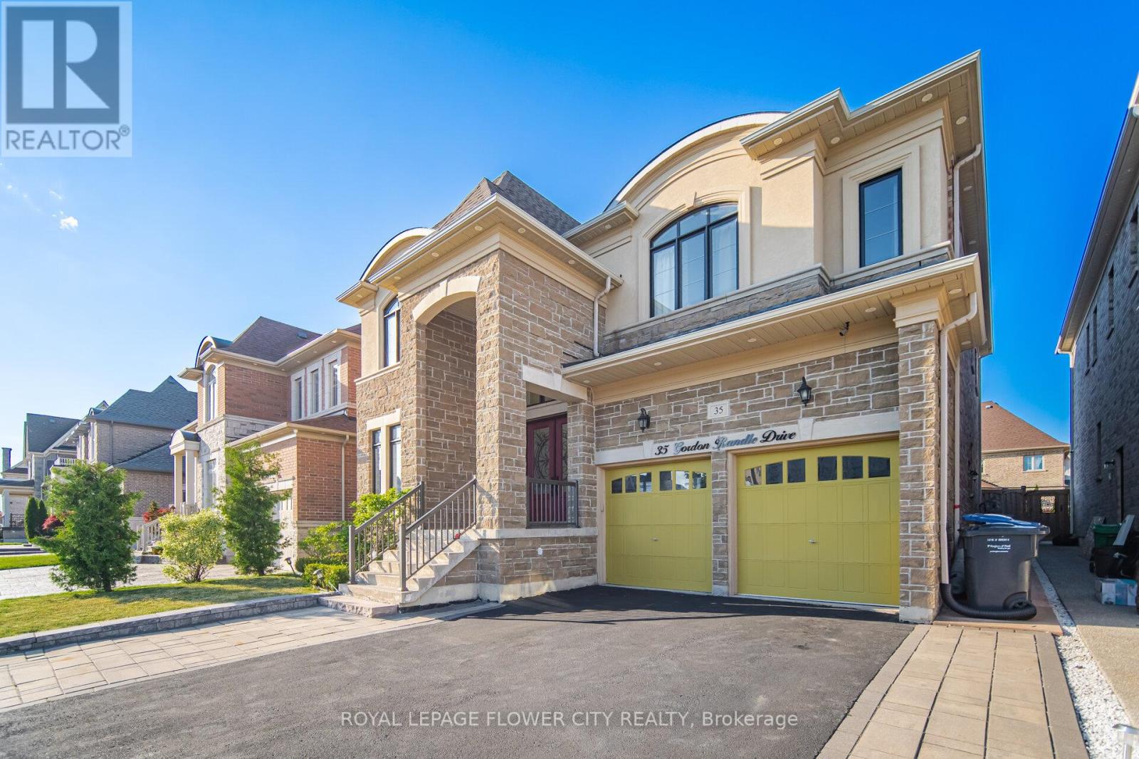 35 Gordon Drive, Brampton, Ontario L6P 4G8 - Photo 3 - W13454318