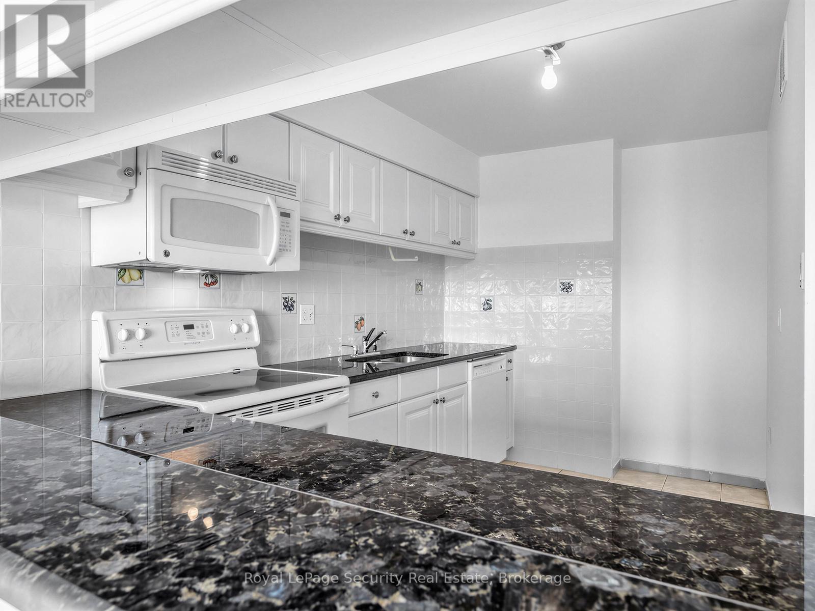 1702 - 10 Martha Eaton Way, Toronto, Ontario  M6M 5B3 - Photo 15 - W13456782