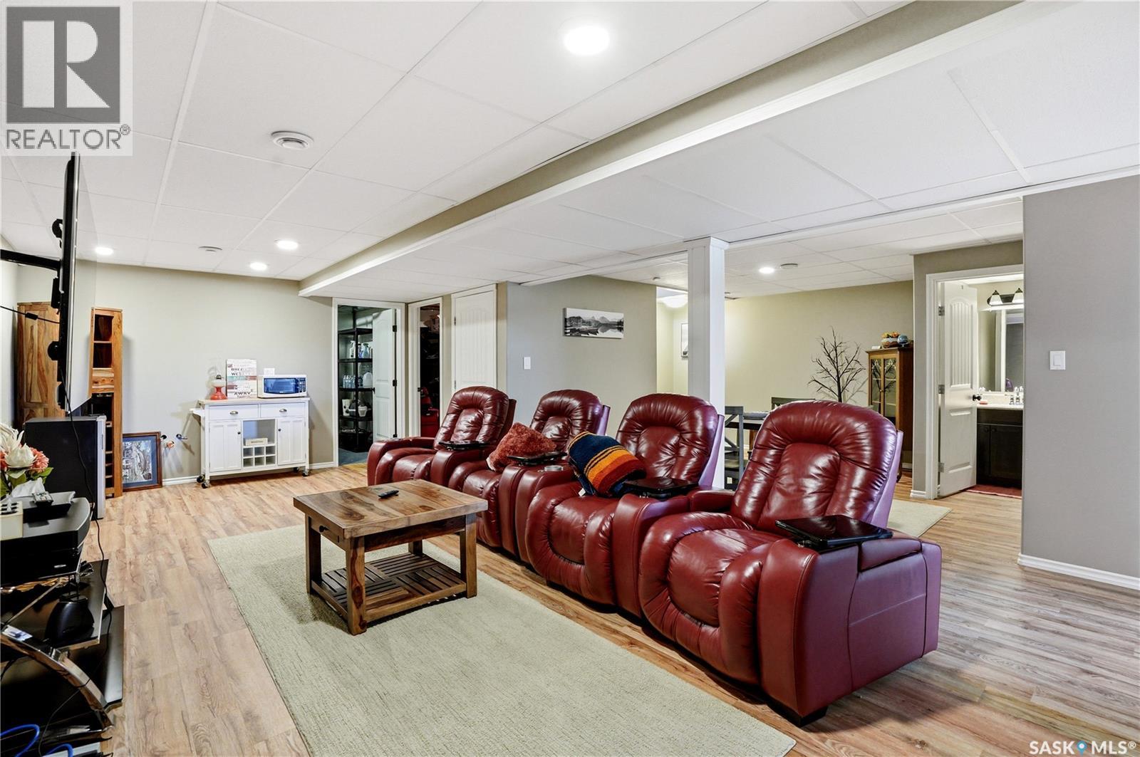 380 Carter Crescent, Cochin, Saskatchewan  S0M 0L0 - Photo 28 - SK039575