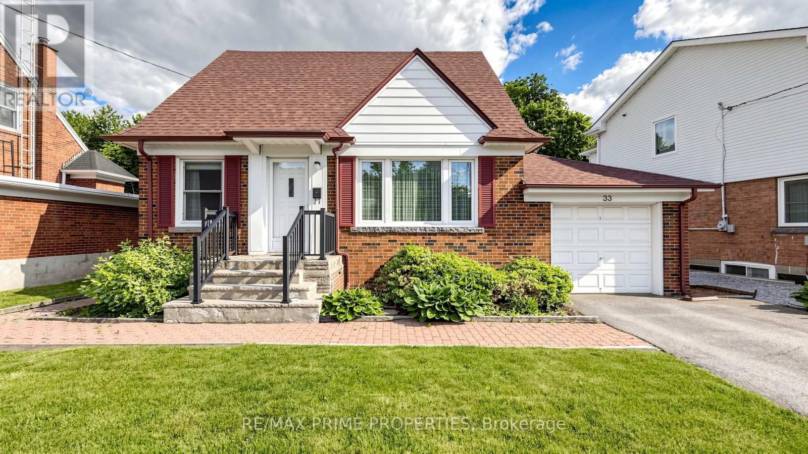 33 IRVINGTON CRESCENT, Toronto, Ontario