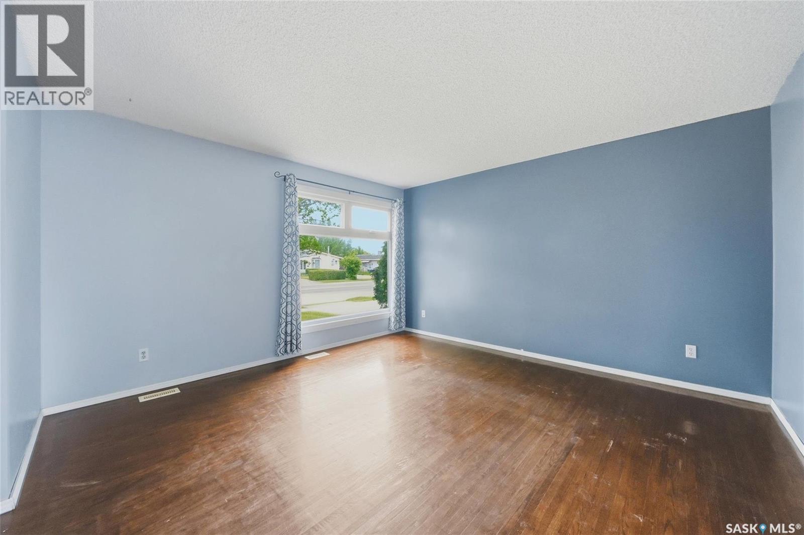 3009a 33rd Street W, Saskatoon, Saskatchewan  S7L 0X8 - Photo 3 - SK039666