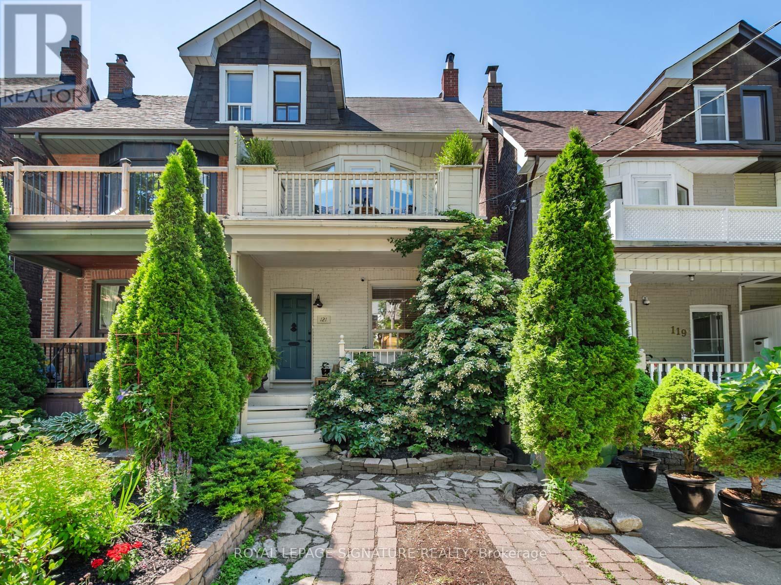 121 IVY AVENUE, Toronto, Ontario