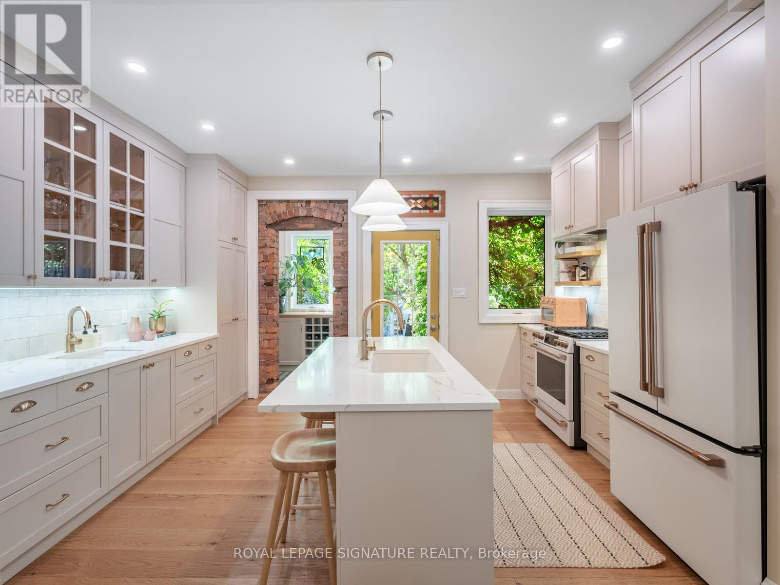 121 Ivy Avenue, Toronto, Ontario  M4L 2H8 - Photo 13 - E13457048