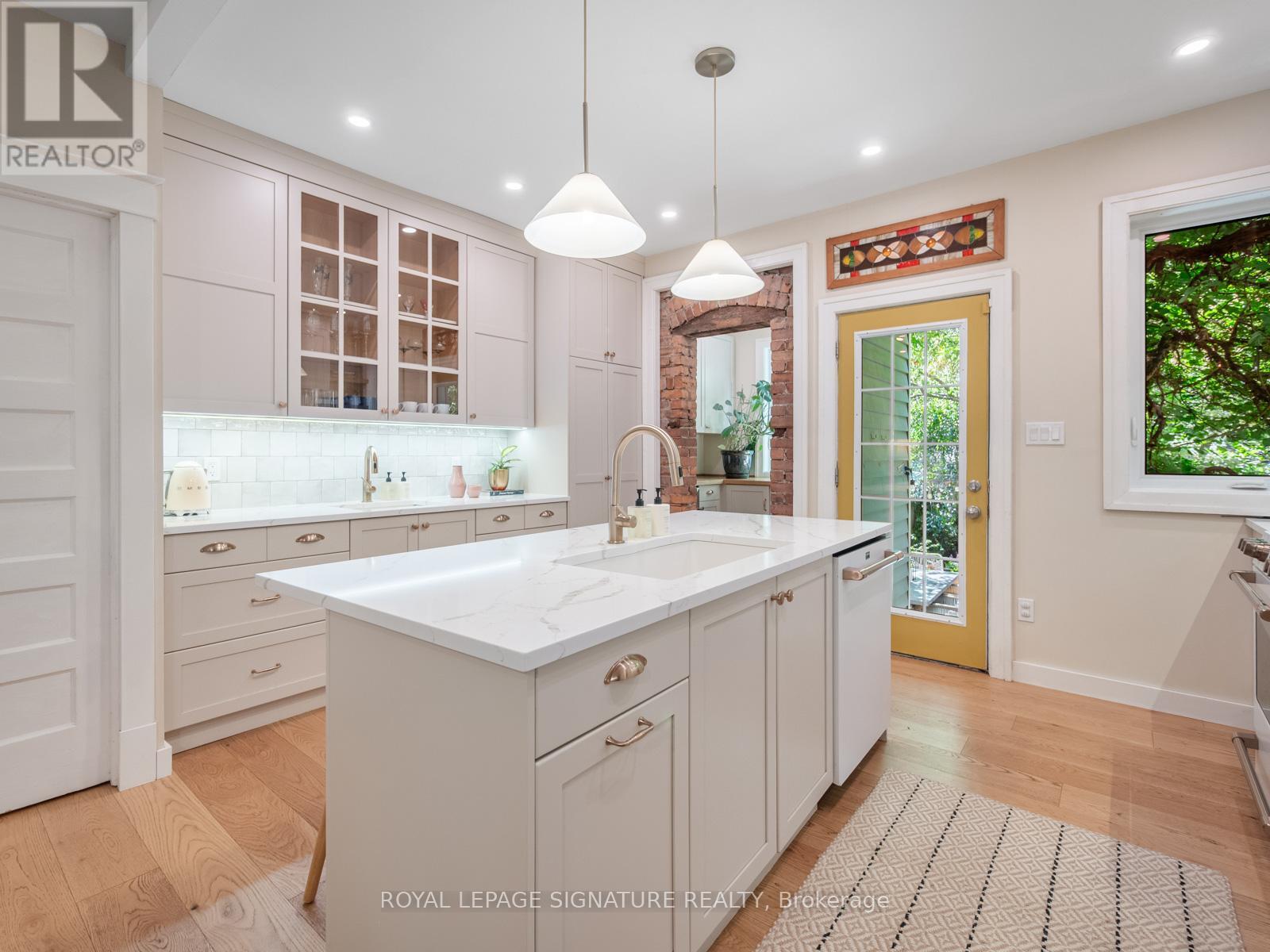 121 Ivy Avenue, Toronto, Ontario  M4L 2H8 - Photo 14 - E13457048