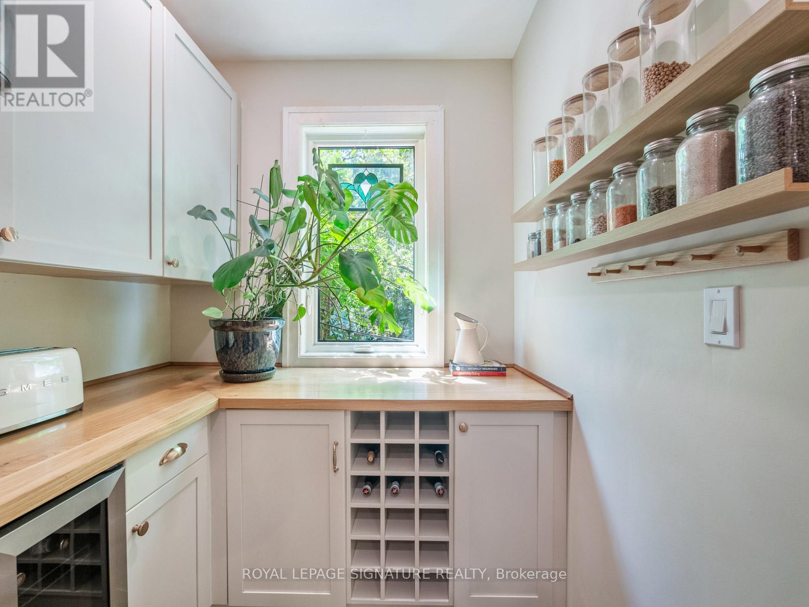 121 Ivy Avenue, Toronto, Ontario  M4L 2H8 - Photo 17 - E13457048