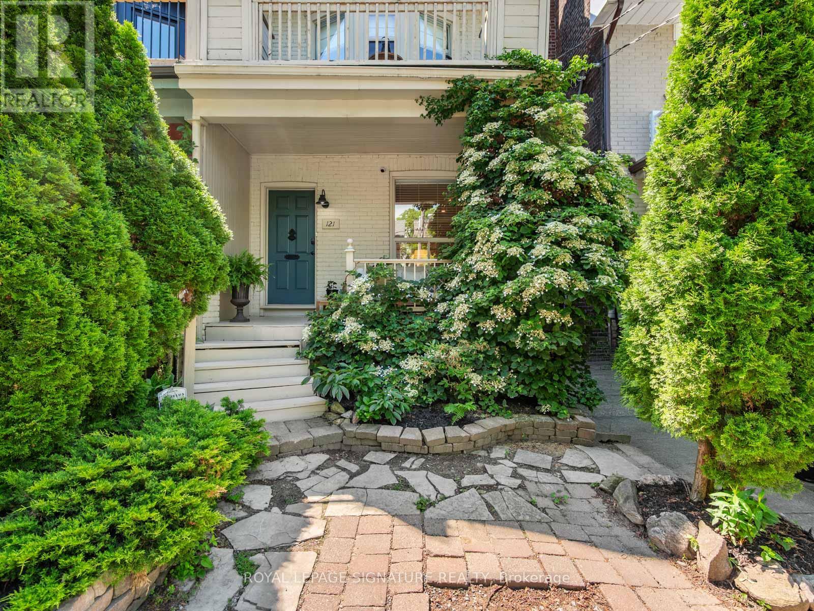 121 Ivy Avenue, Toronto, Ontario  M4L 2H8 - Photo 2 - E13457048