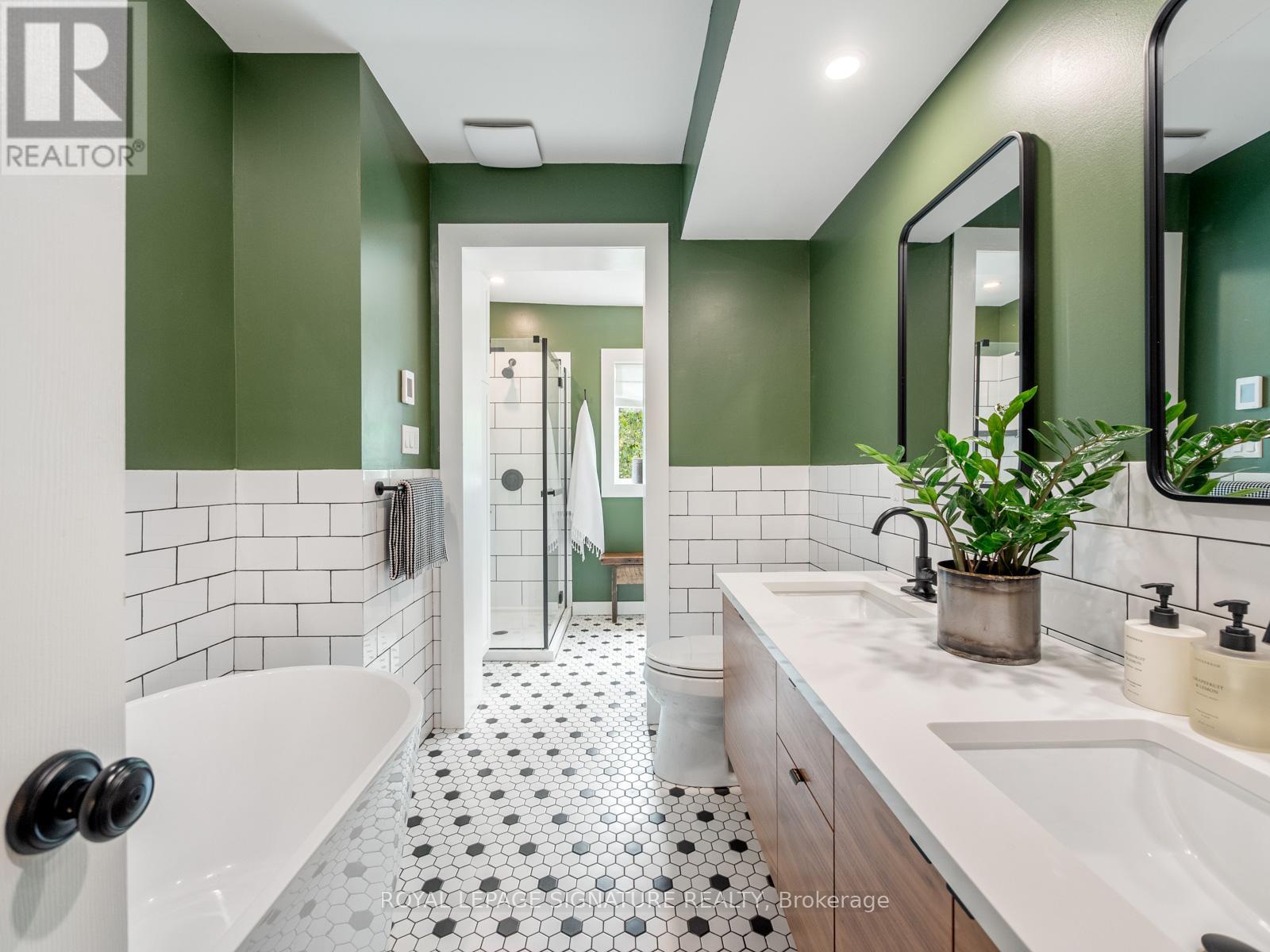 121 Ivy Avenue, Toronto, Ontario  M4L 2H8 - Photo 26 - E13457048