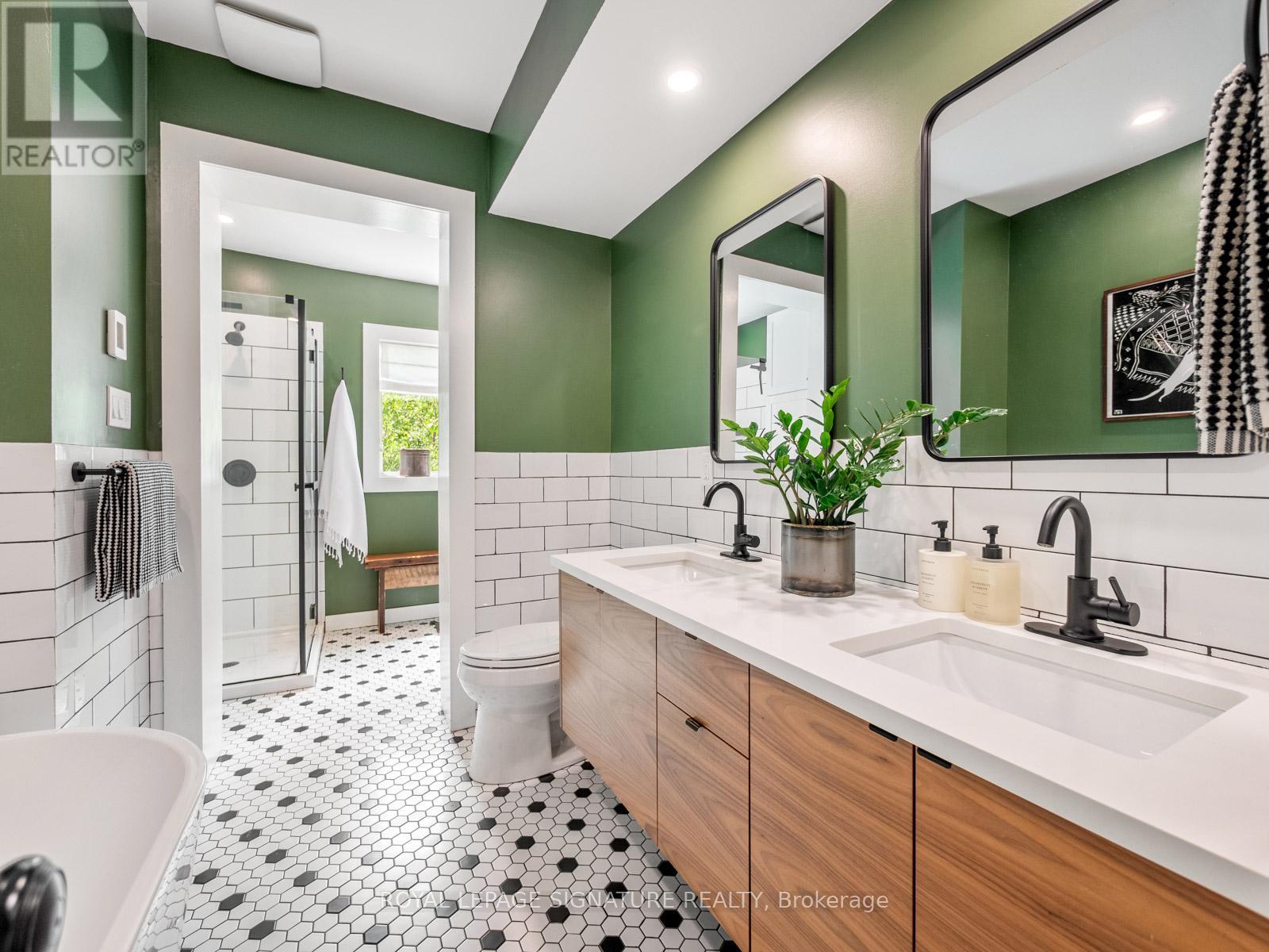 121 Ivy Avenue, Toronto, Ontario  M4L 2H8 - Photo 27 - E13457048