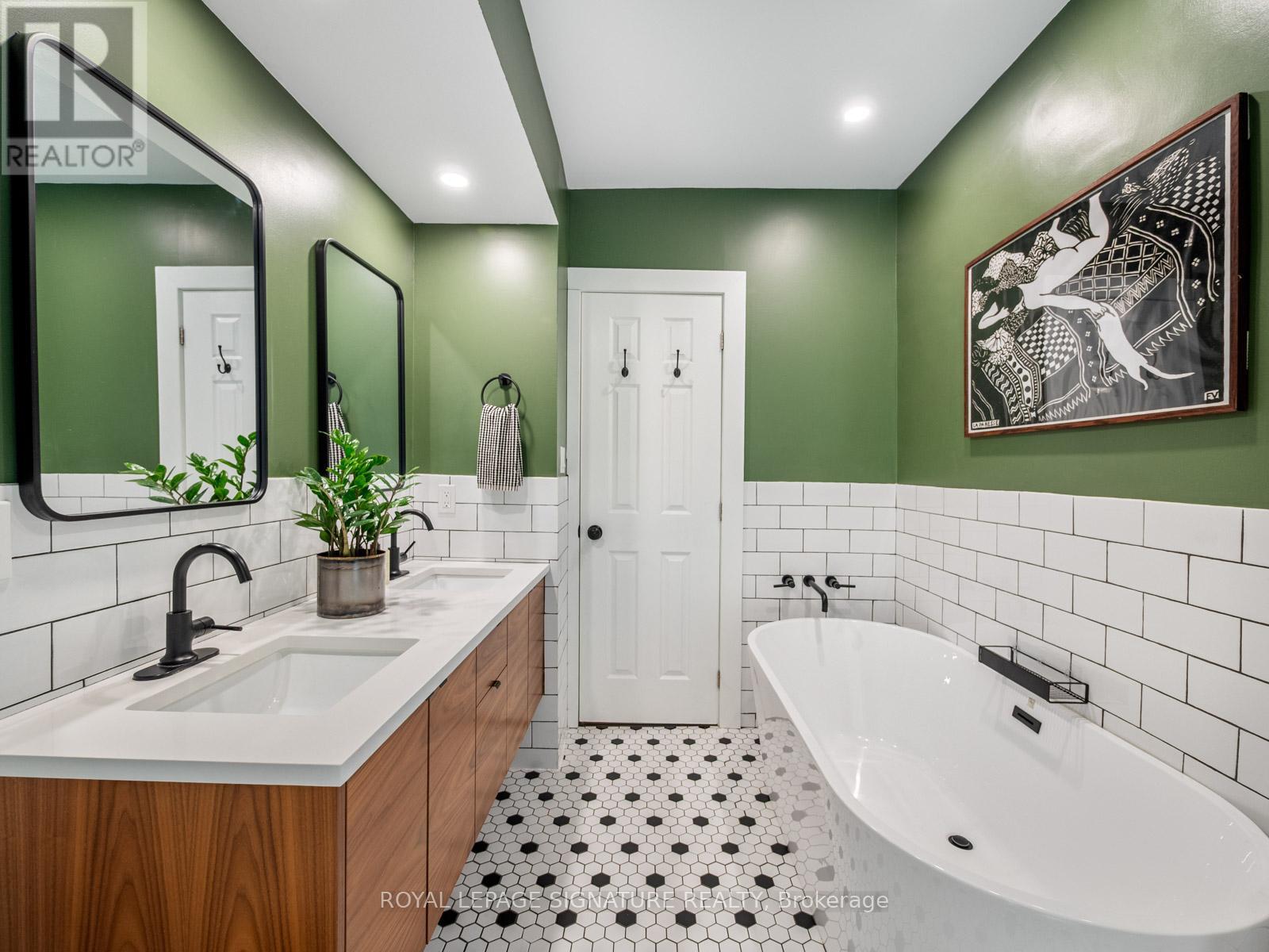 121 Ivy Avenue, Toronto, Ontario  M4L 2H8 - Photo 28 - E13457048