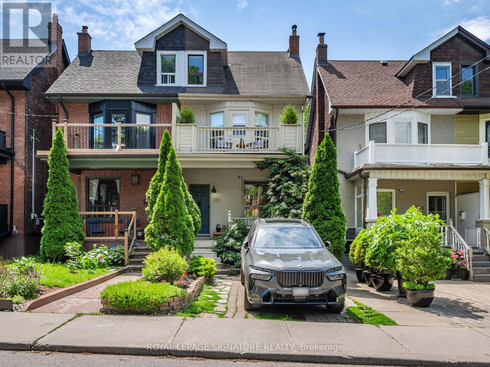 121 Ivy Avenue, Toronto, Ontario  M4L 2H8 - Photo 3 - E13457048