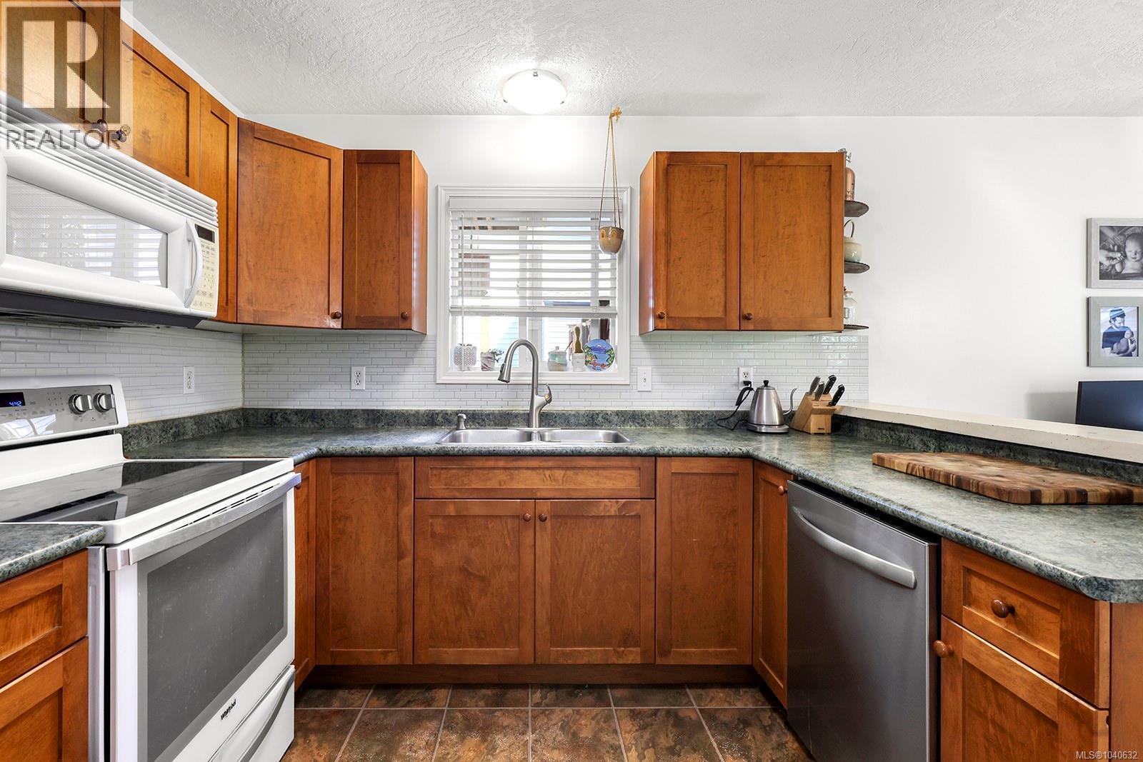 1487 Krebs Cres, Courtenay, British Columbia  V9N 9E9 - Photo 12 - 1040632