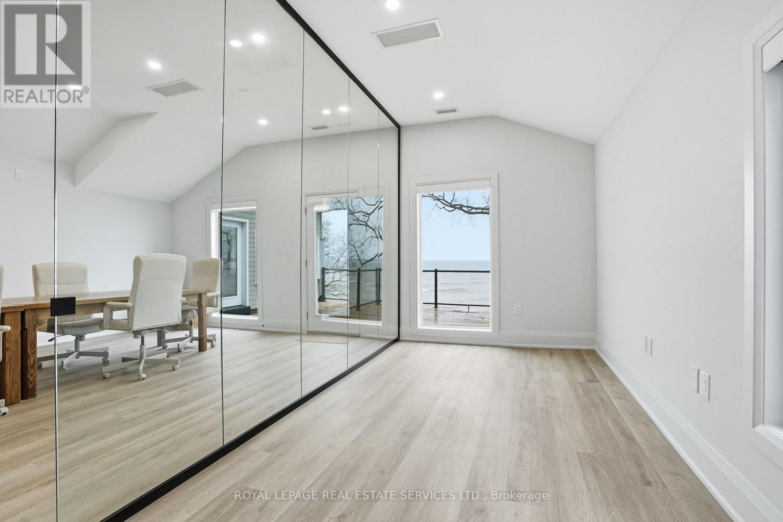 4 - 2100 Old Lakeshore Road, Burlington, Ontario  L7R 1E3 - Photo 1 - W12963232