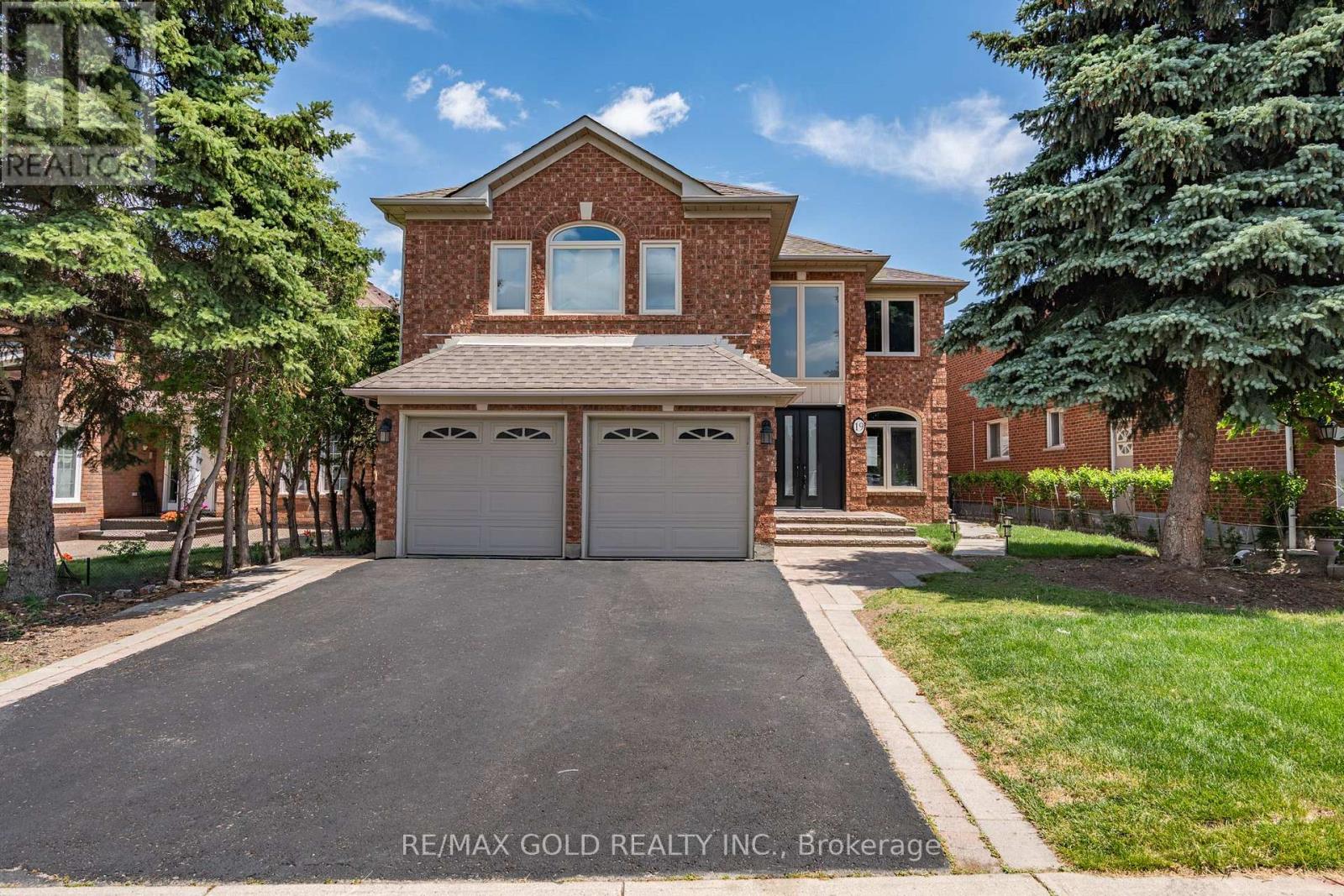 19 EAGLERIDGE DRIVE, Brampton, Ontario