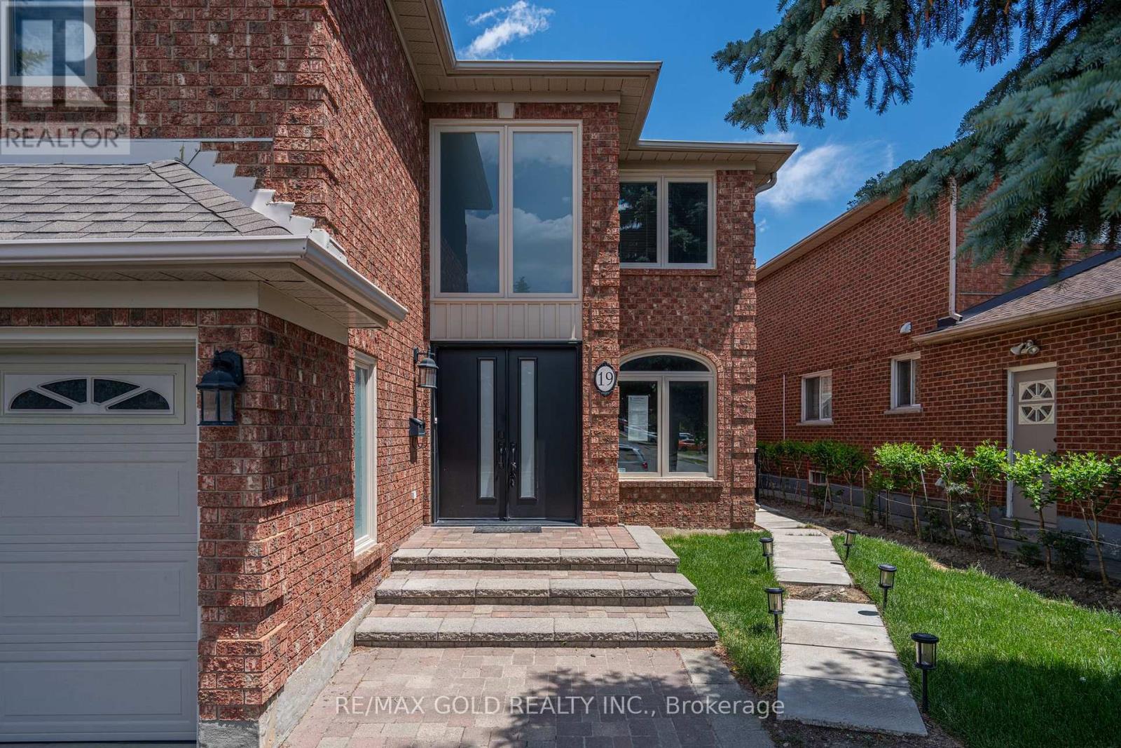 19 Eagleridge Drive, Brampton, Ontario  L6R 1G6 - Photo 3 - W13451630