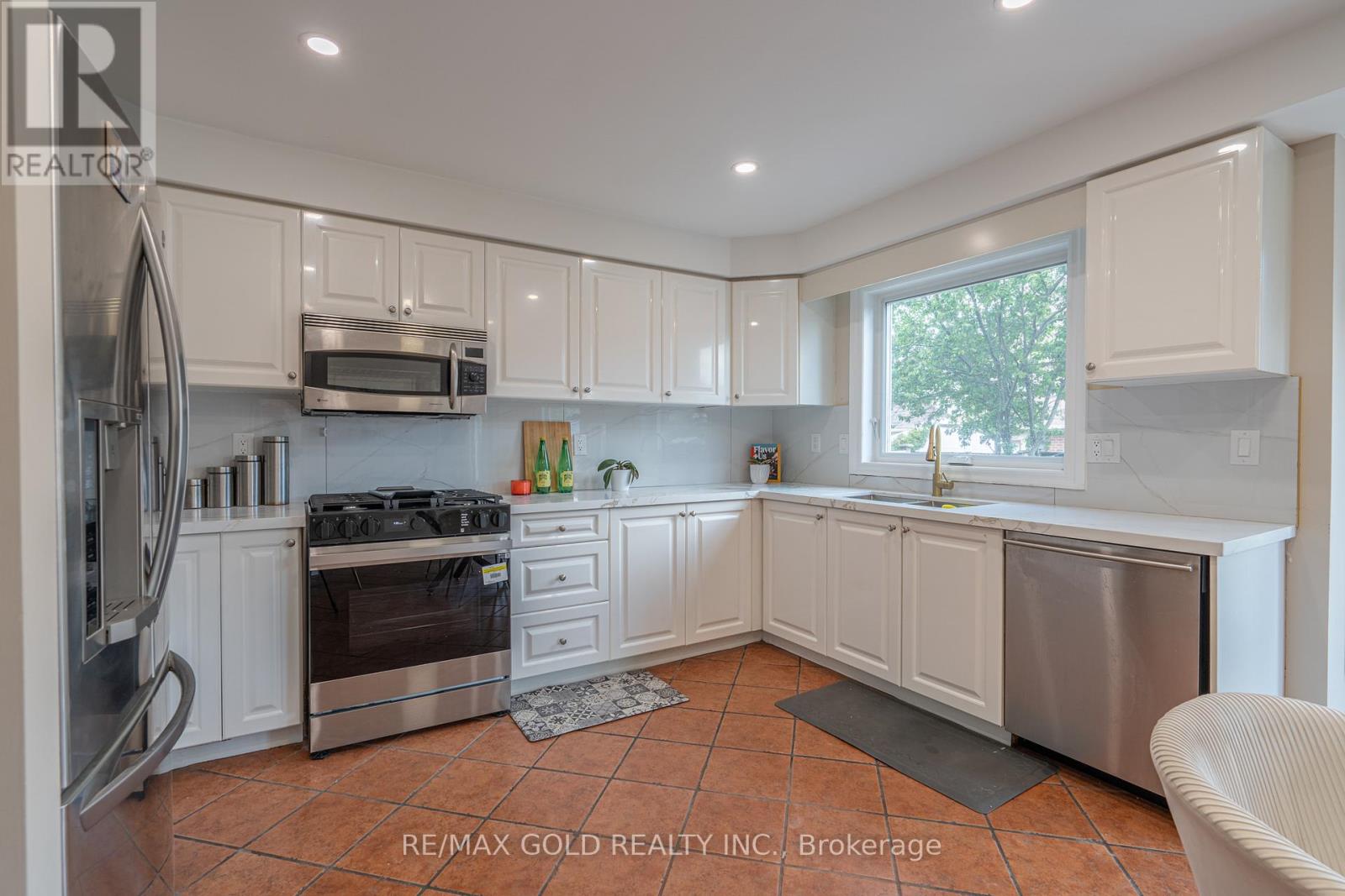 19 Eagleridge Drive, Brampton, Ontario  L6R 1G6 - Photo 12 - W13451630