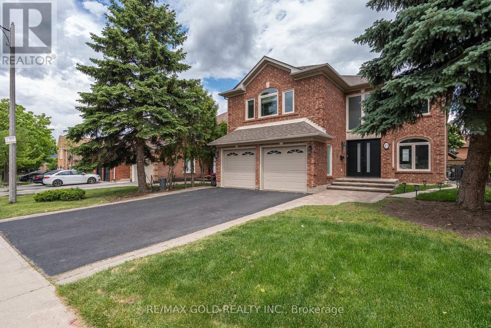 19 Eagleridge Drive, Brampton, Ontario  L6R 1G6 - Photo 2 - W13451630