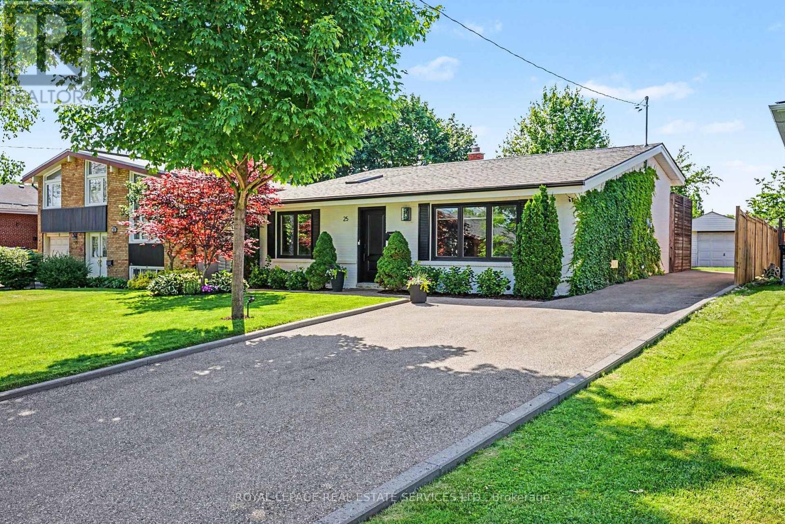 25 Brougham Crescent, Toronto, Ontario  M9R 1J3 - Photo 2 - W13456408