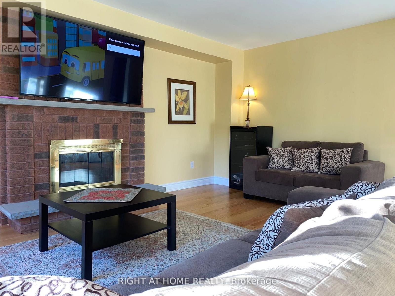 92 Nelson Circle, Newmarket, Ontario  L3X 1R2 - Photo 3 - N13457052