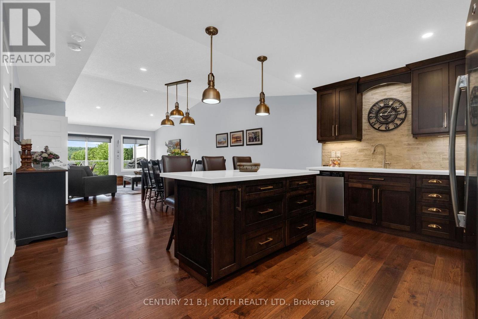 34 Chamberlain Crescent, Penetanguishene, Ontario  L9M 0A6 - Photo 4 - S13456820
