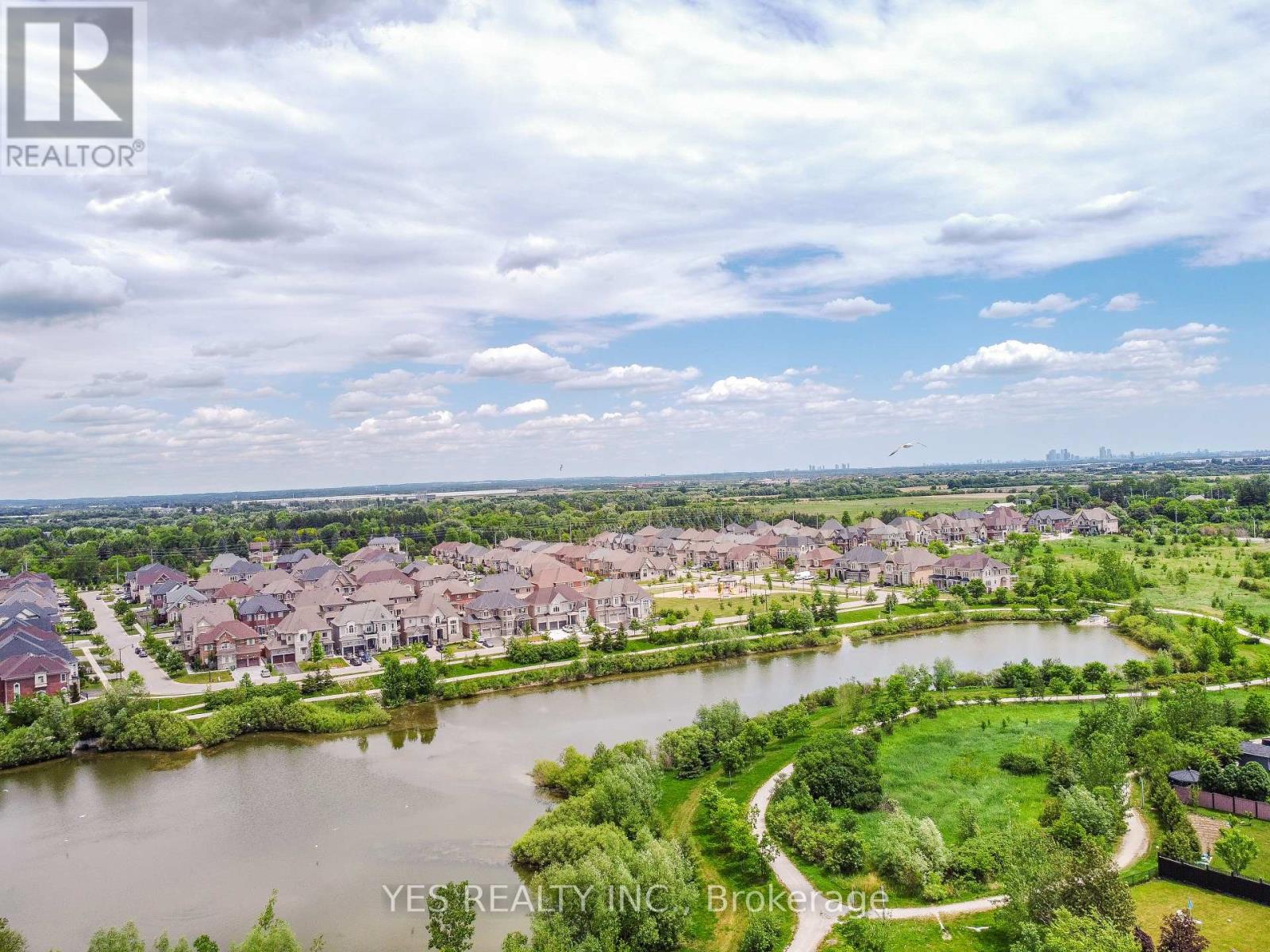 86 Quintette Close, Brampton, Ontario L6P 0A2 - Photo 3 - W13456826