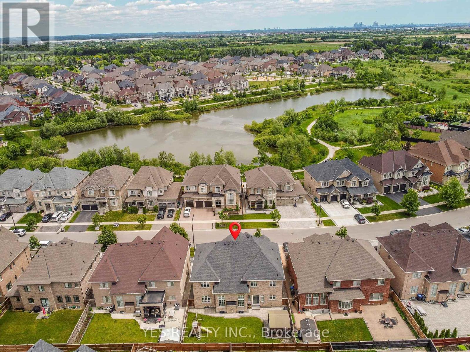 86 Quintette Close, Brampton, Ontario L6P 0A2 - Photo 4 - W13456826