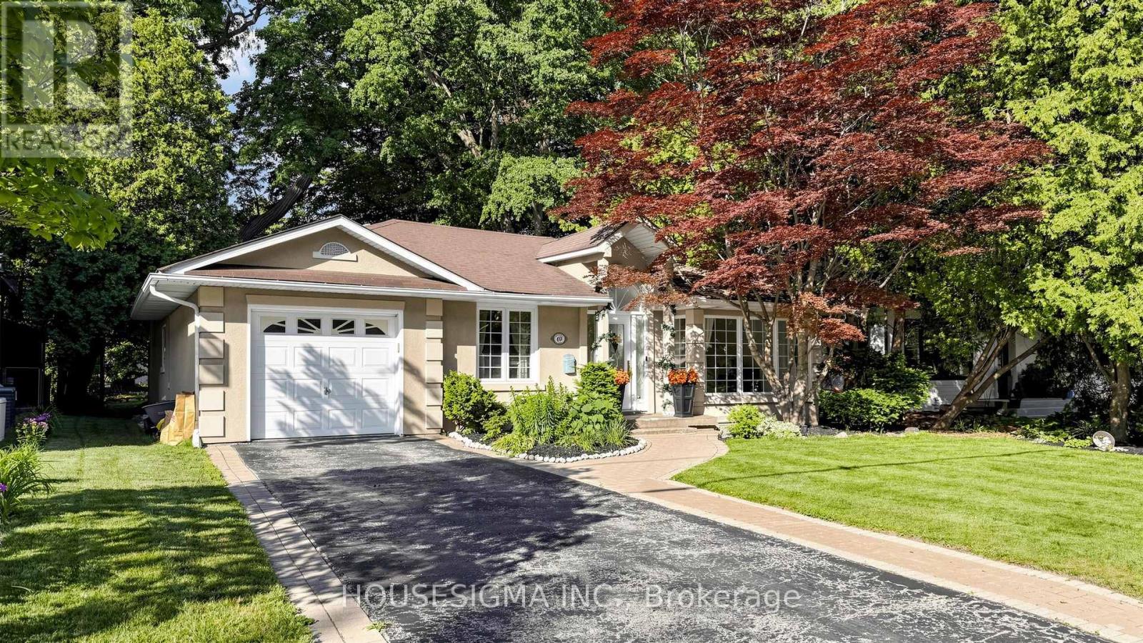 69 HOLYROOD AVENUE, Oakville, Ontario