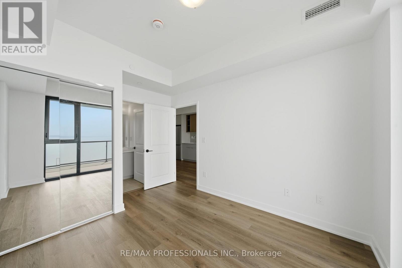 2404 - 2075 Lakeshore Road, Burlington, Ontario  L7R 1E2 - Photo 15 - W13456860