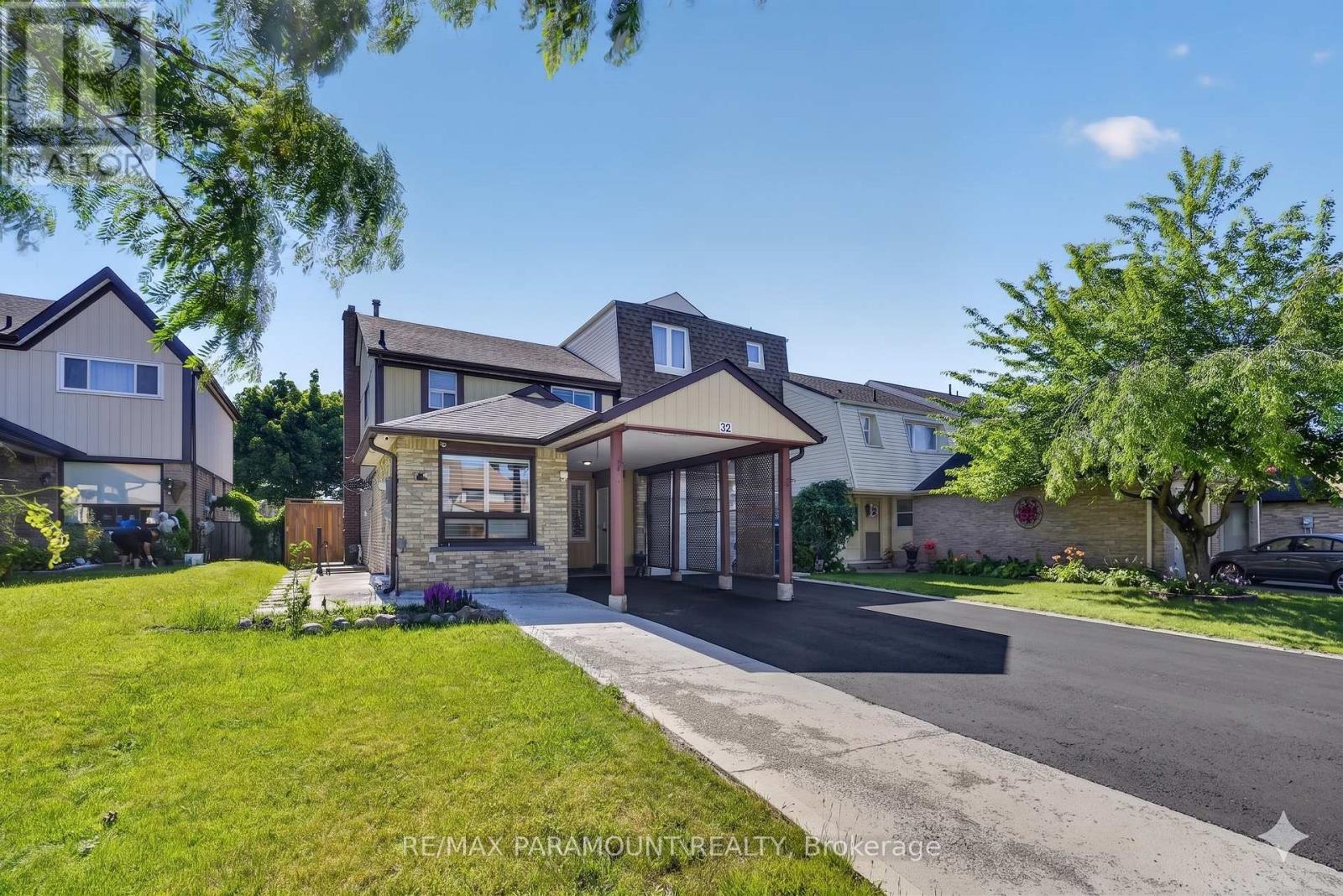 32 Fanshawe Drive, Brampton, Ontario  L6Z 1A9 - Photo 2 - W13456942