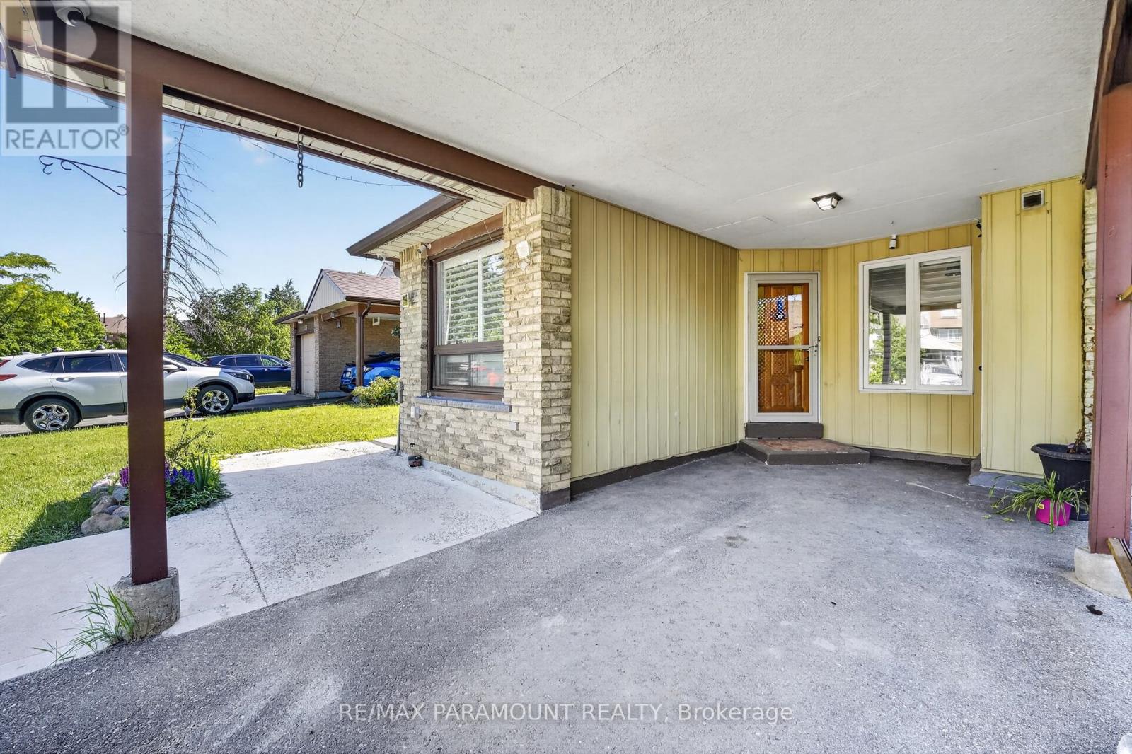 32 Fanshawe Drive, Brampton, Ontario  L6Z 1A9 - Photo 3 - W13456942