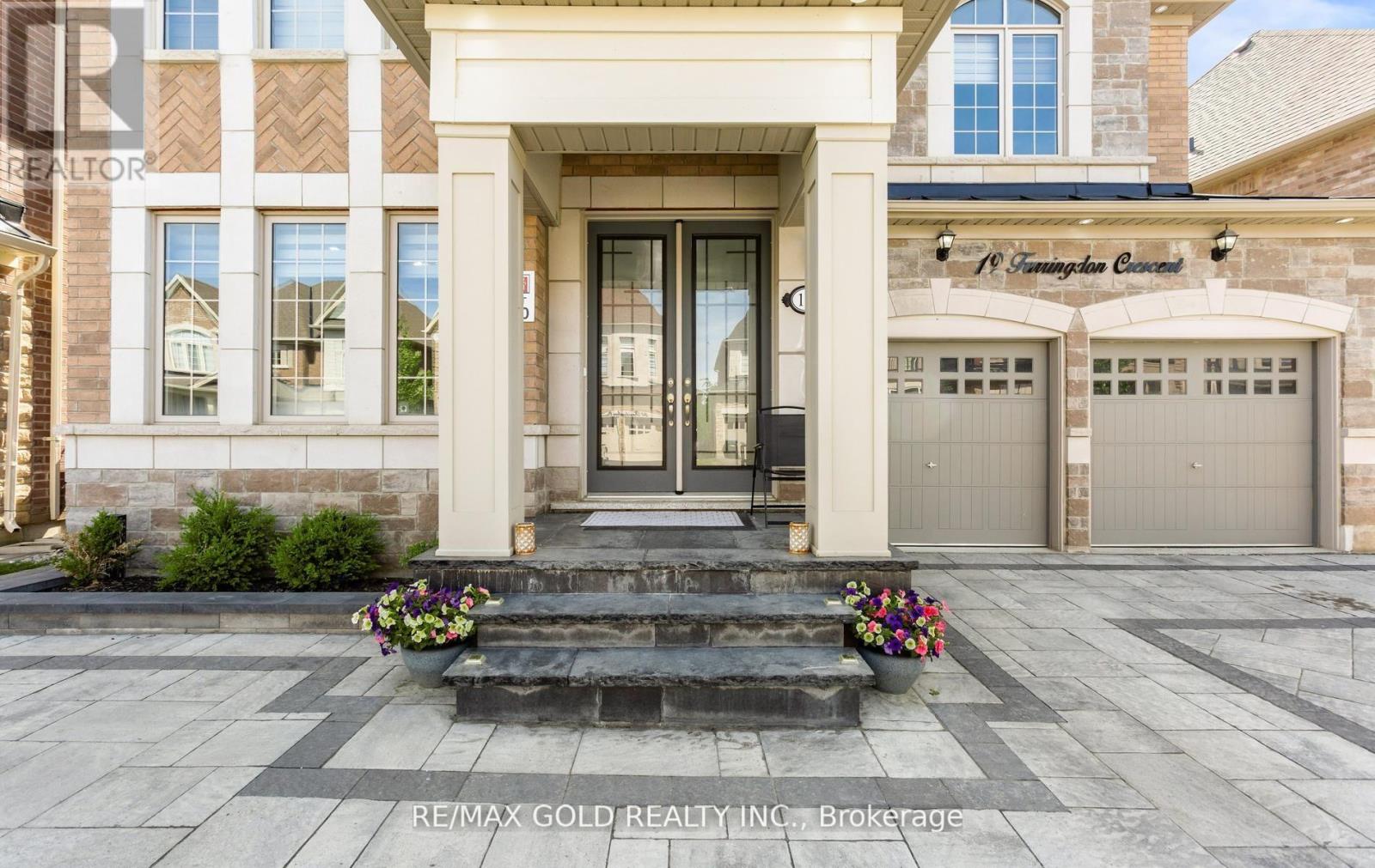19 Farringdon Crescent, Brampton, Ontario  L7A 4Z6 - Photo 5 - W13456958