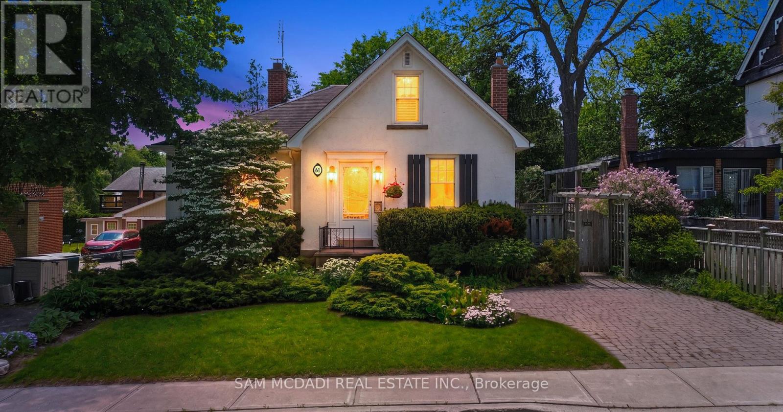 61 CHAPEL STREET, Brampton, Ontario