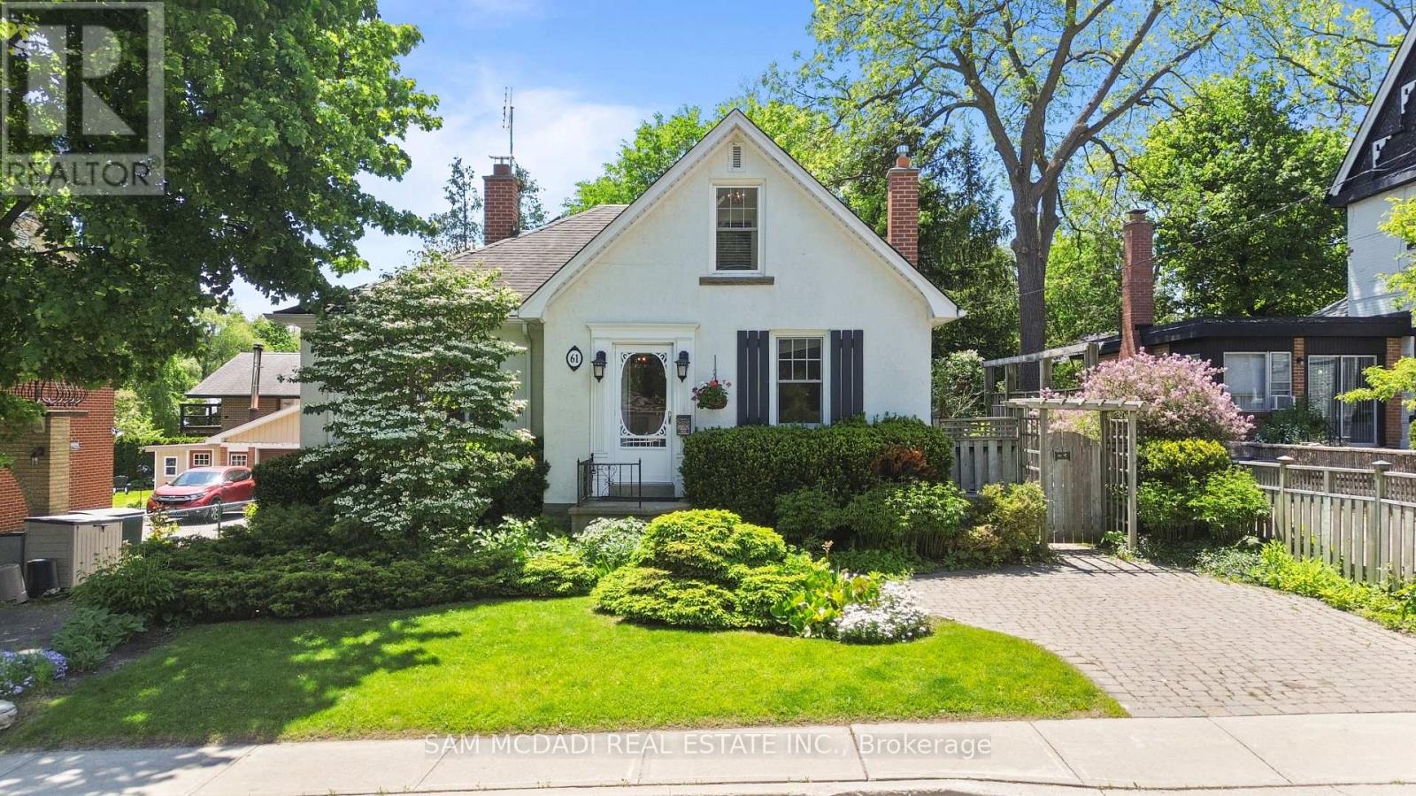61 Chapel Street, Brampton, Ontario L6W 2H5 - Photo 2 - W13457020