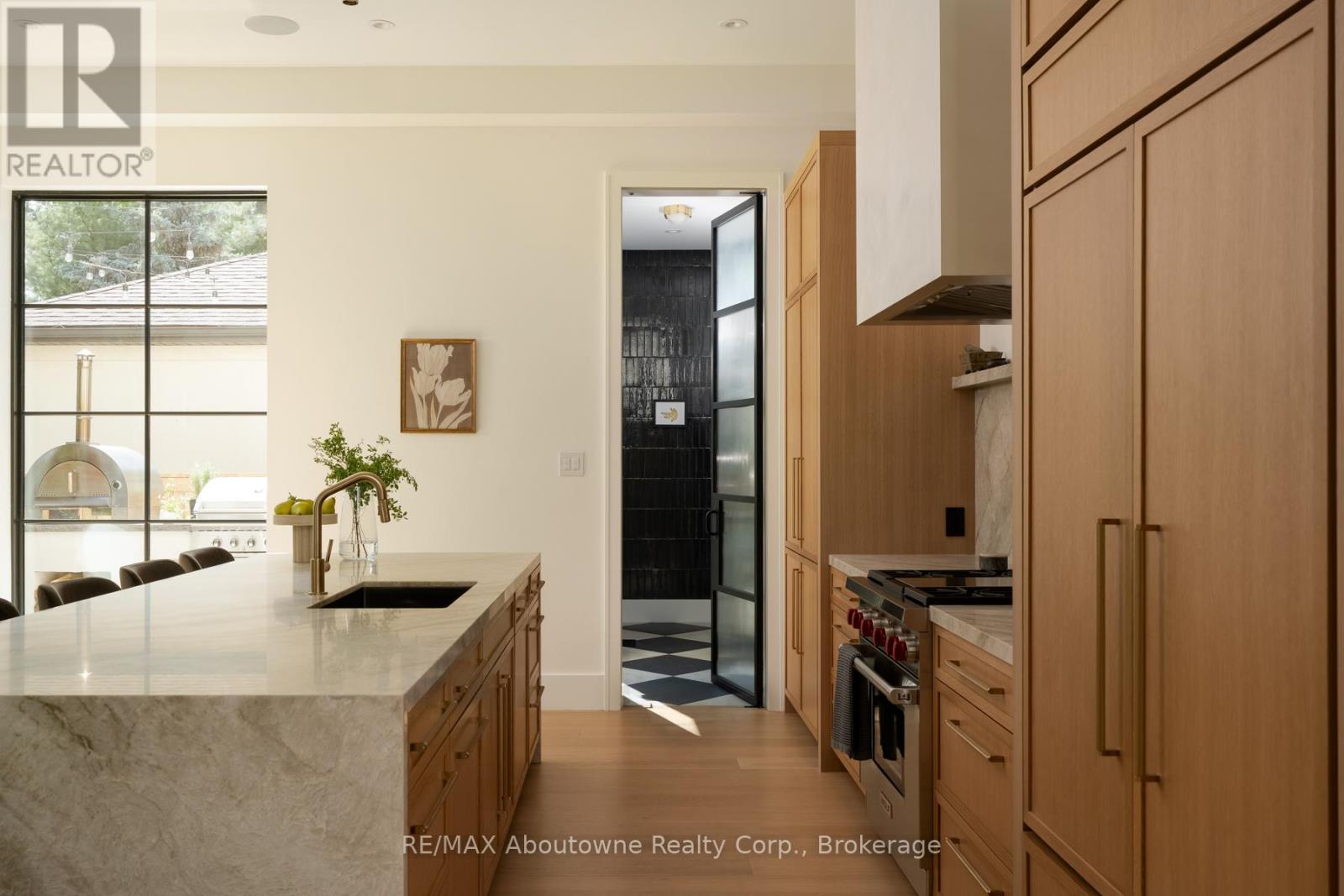 203 Weybourne Road, Oakville, Ontario  L6K 2T7 - Photo 10 - W13457162