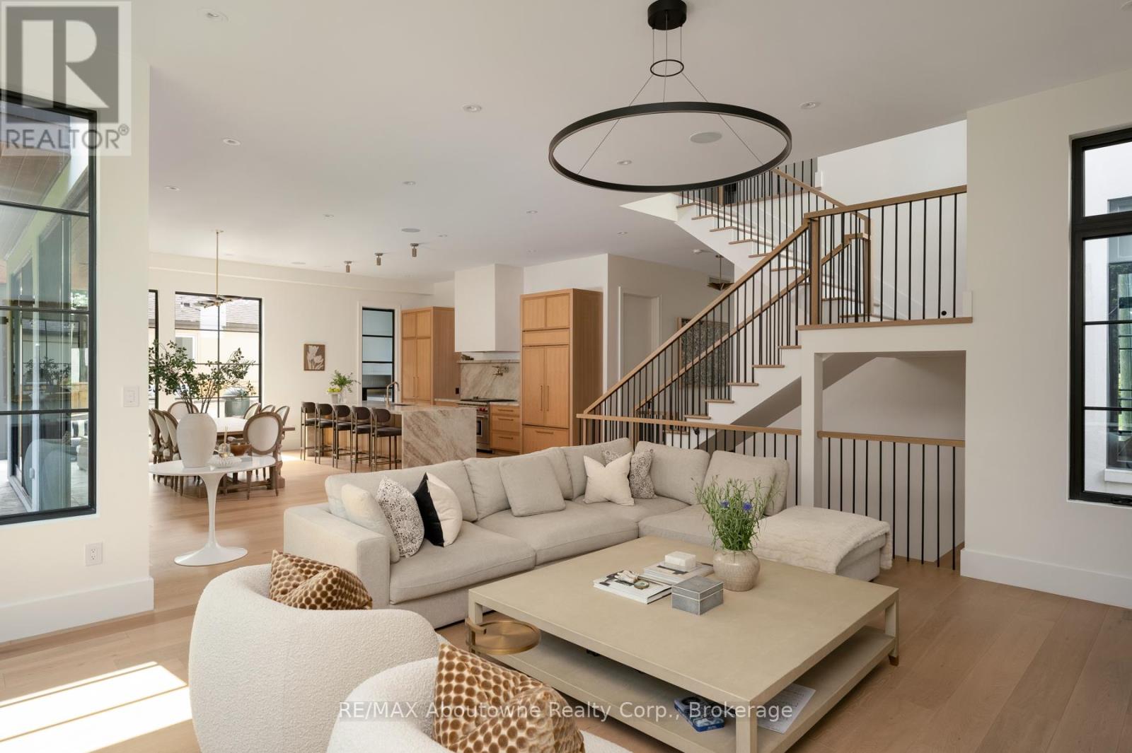 203 Weybourne Road, Oakville, Ontario  L6K 2T7 - Photo 16 - W13457162