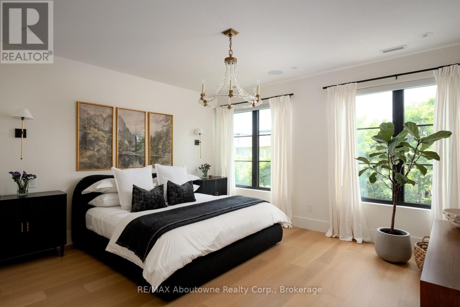 203 Weybourne Road, Oakville, Ontario  L6K 2T7 - Photo 17 - W13457162