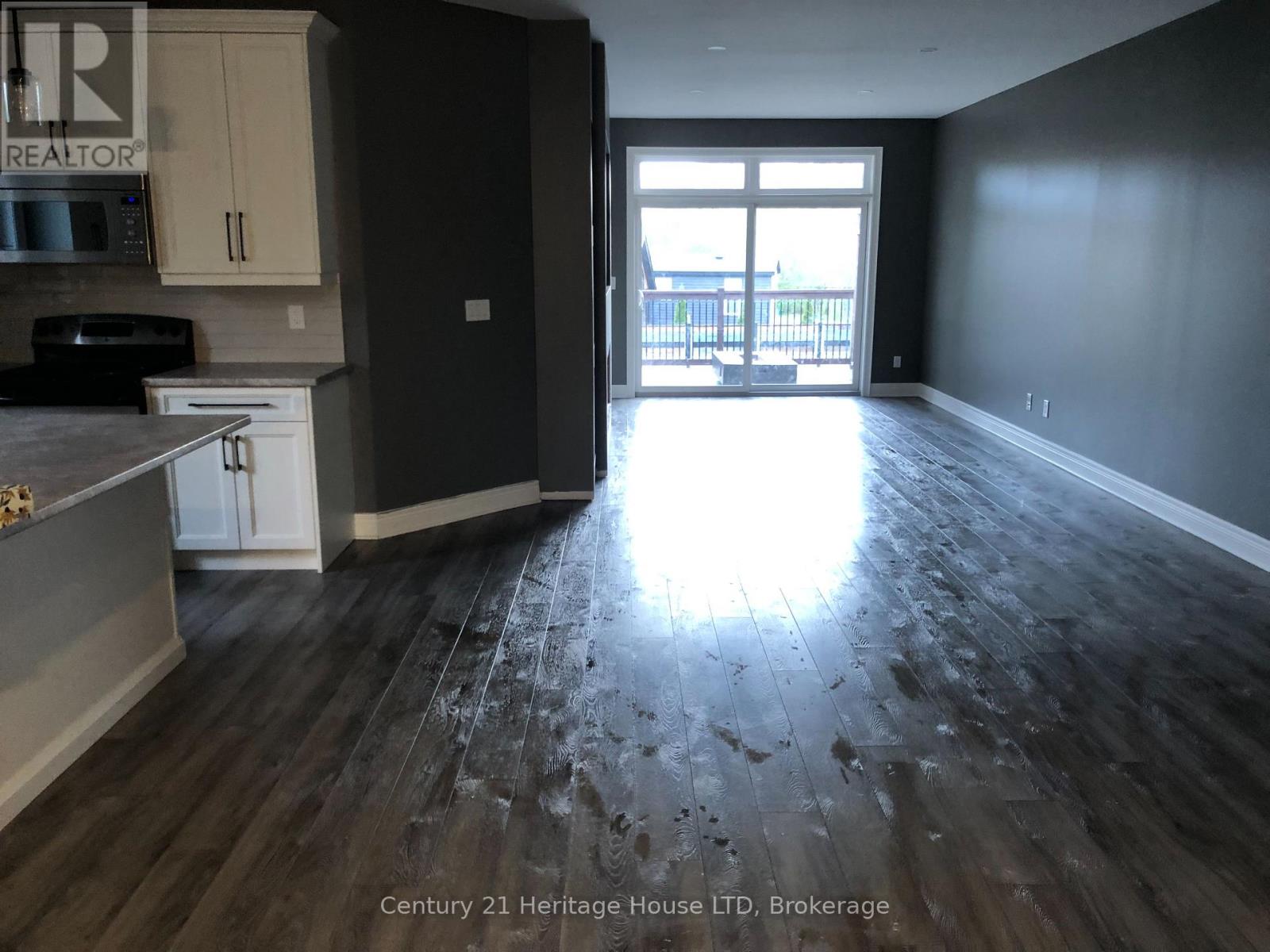 8439 Willoughby Drive W, Niagara Falls, Ontario  L2G 6X4 - Photo 2 - X13457092