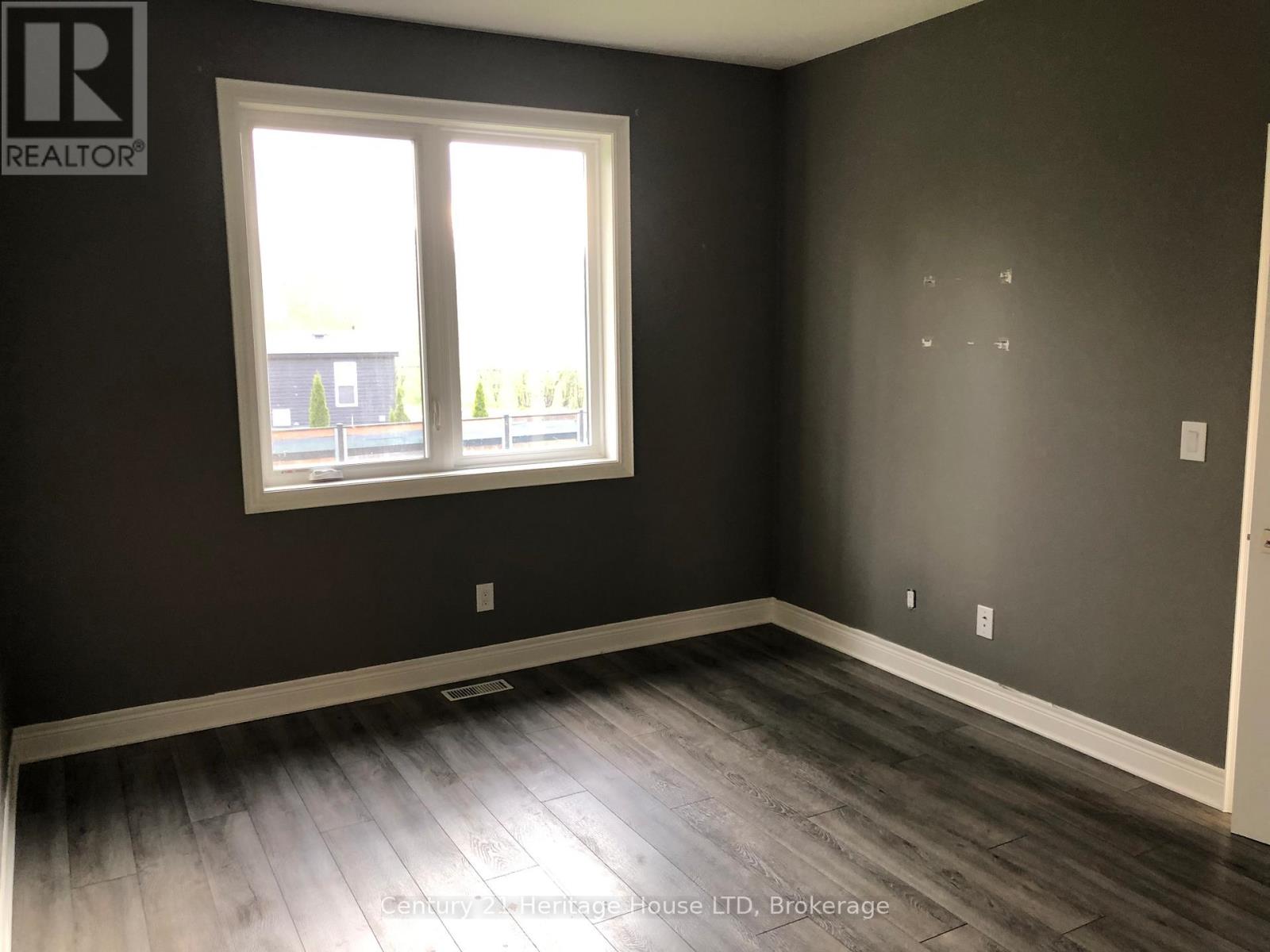 8439 Willoughby Drive W, Niagara Falls, Ontario  L2G 6X4 - Photo 4 - X13457092