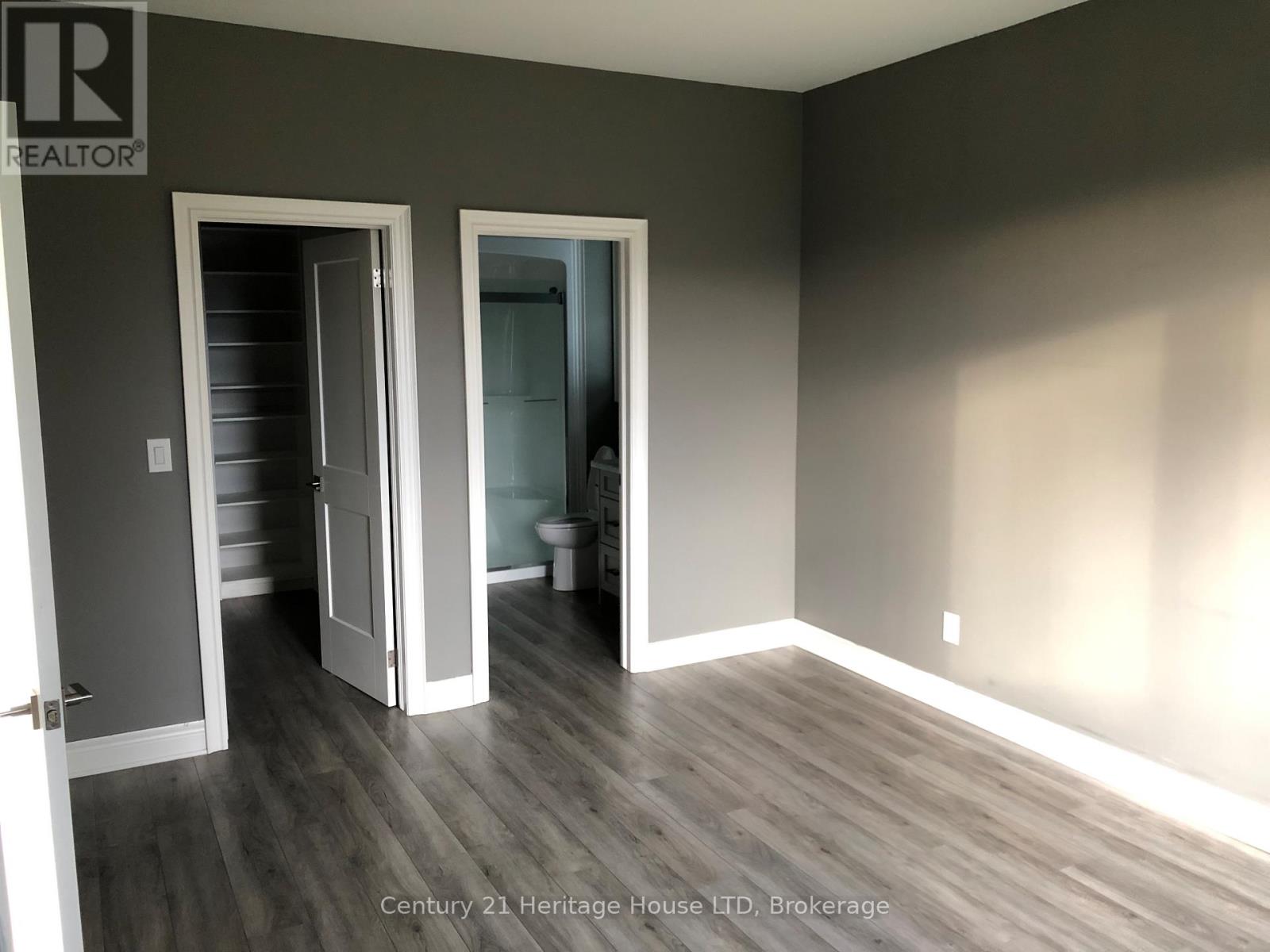 8439 Willoughby Drive W, Niagara Falls, Ontario  L2G 6X4 - Photo 5 - X13457092