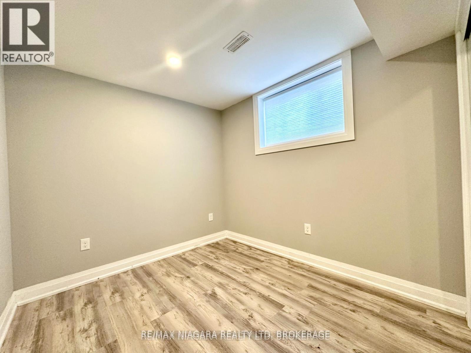 Lower - 39 Grove Avenue, St. Catharines, Ontario L2P 1C5 - Photo 4 - X13457158